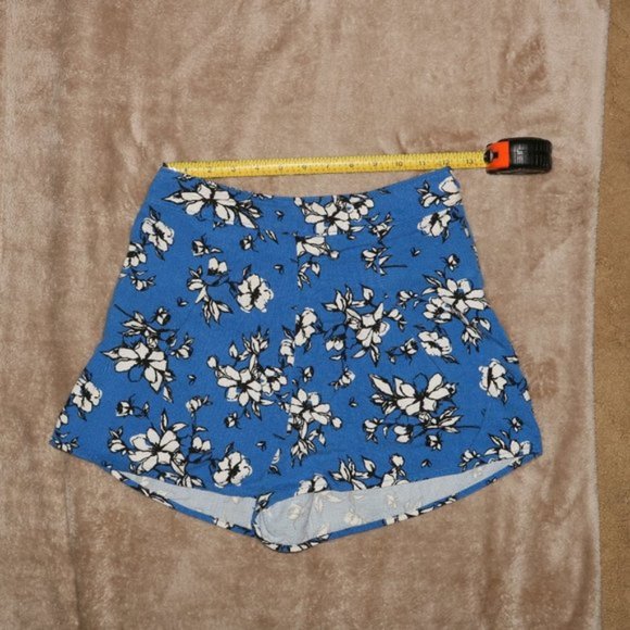 Abercrombie and Fitch Blue Floral Flower Shorts - Waist 24x2.5 Inseam - Picture 1 of 4